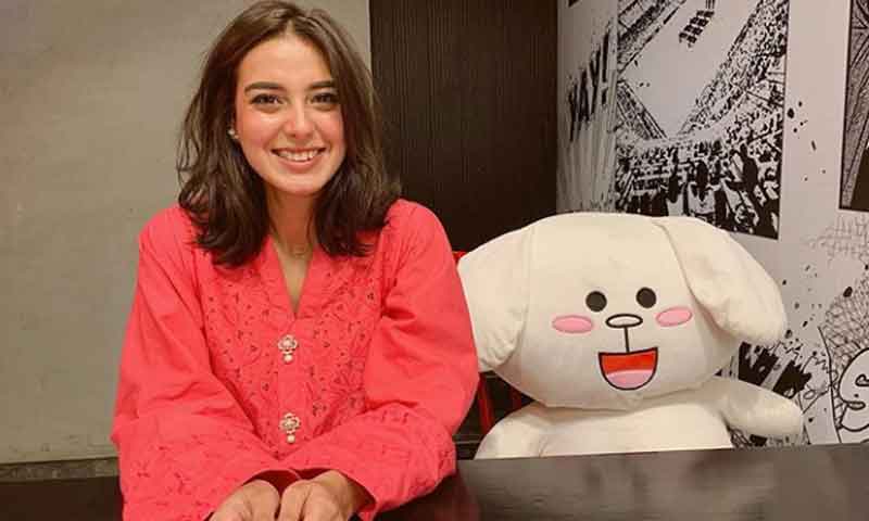 اقرا عزیز کو شادی کے بعد پہلی عیدی مل گئی