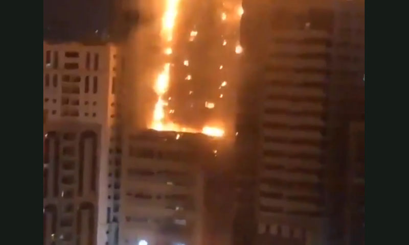 شارجہ: 48 منزلہ عمارت میں آتشزدگی شارجہ: 48 منزلہ عمارت میں آتشزدگی