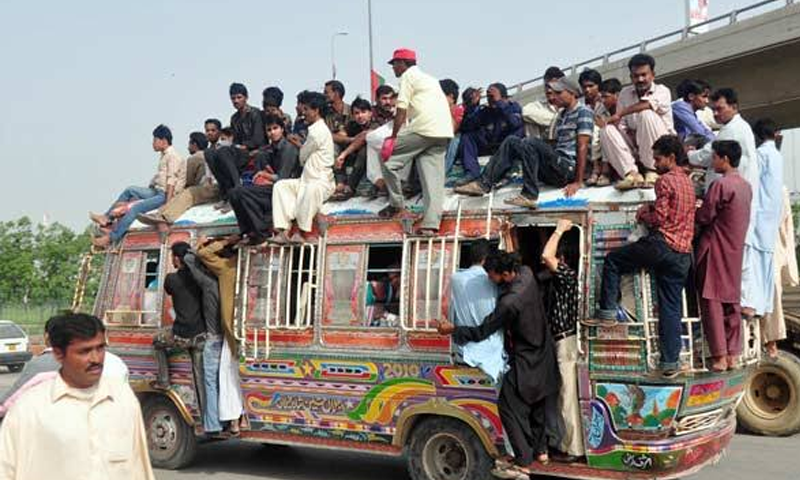 ‘سندھ: کرایوں میں کمی سے متعلق ٹرانسپورٹرز سے ابھی بات نہیں ہوئی’