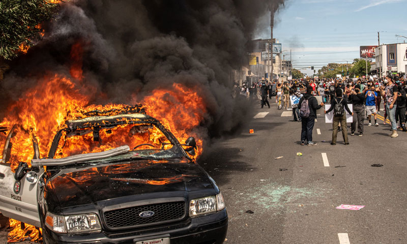 امریکہ میں ہنگامے: گولی لگنے اور تیزدھار آلے کے وار سے دو پولیس اہلکار زخمی