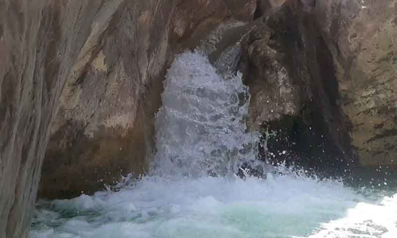 کوہ سلیمان میں واقع قدرتی حسن سے مالا مال ’وادیِ سری‘