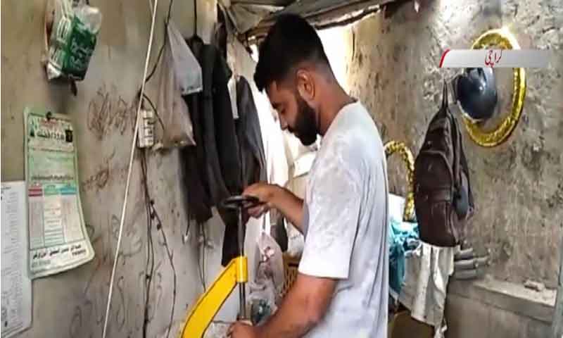 کراچی: کورونا کے باعث فٹنس سینٹر بند، ایتھلیٹس اور ٹرینرز سڑک پر آ گئے