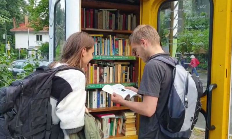 پرانے ٹیلی فون بوتھ کتب خانوں میں تبدیل