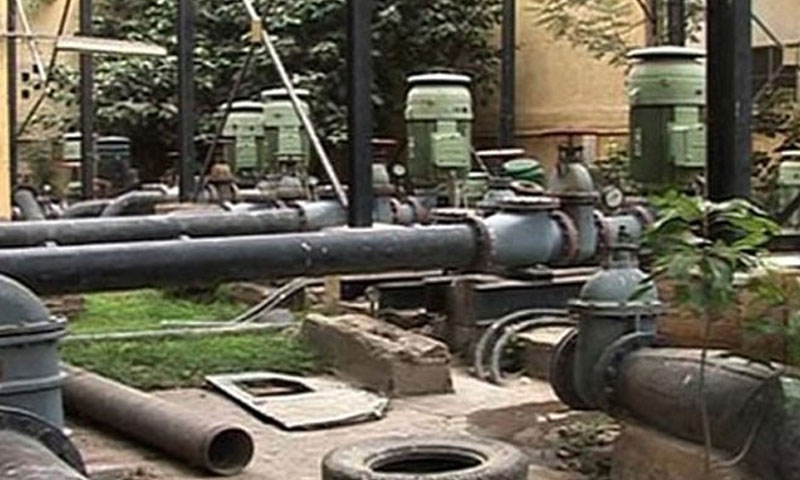 کراچی: پائپ لائن پھٹ گئی، شہر کو پانی کی فراہمی متاثر