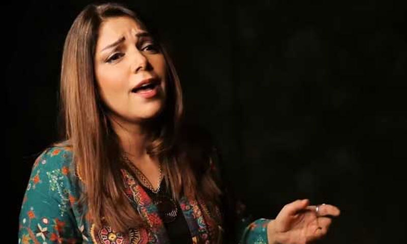 کراچی: نجی ایئرلائن حدیقہ کیانی سمیت درجنوں مسافروں کو چھوڑ کر اڑان بھر گئی