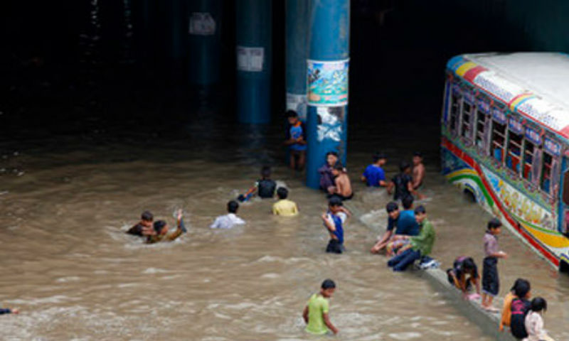 کراچی: بارش، حادثات و واقعات میں دس افراد جاں بحق
