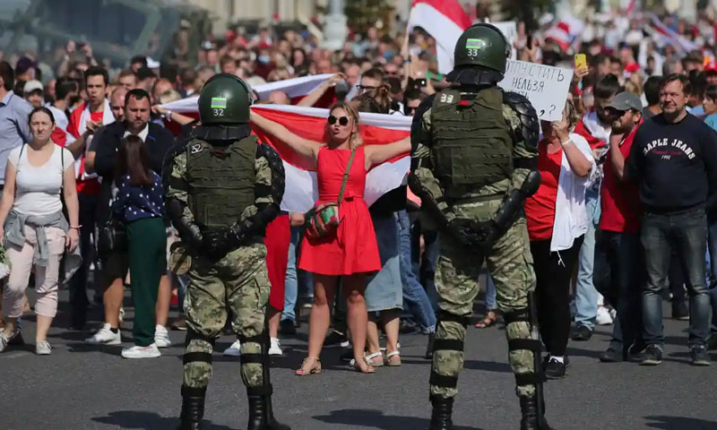 بیلاروس میں انتخابات میں دھاندلی کا الزام، عوام سڑکوں پر نکل آئی