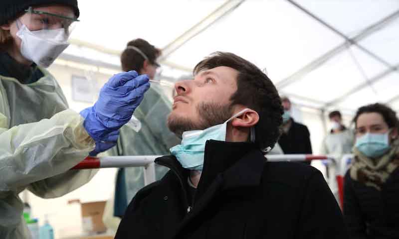 اب روبوٹ کورونا مریضوں کا سیمپل لیں گے