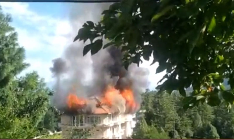 ن لیگی رہنما امیر مقام کی رہائش گاہ میں آگ لگ گئی