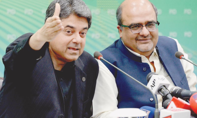 نوازشریف کی واپسی کی ذمہ داری فروغ نسیم اور شہزاد اکبر  کو سونپ دی گئی