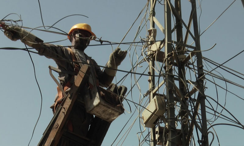 کراچی: لوڈشیڈنگ کا دورانیہ15 گھنٹے سے تجاوز کرگیا صنعتی علاقوں میں 3 گھنٹے لوڈشیڈنگ شروع کردی گئی ہے