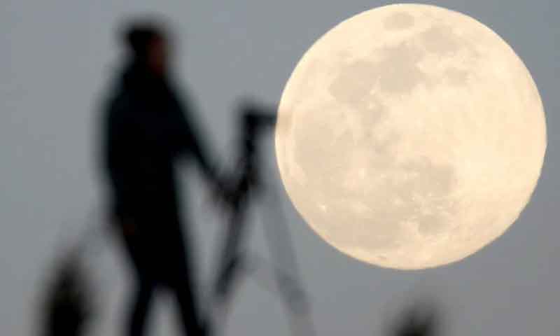 چاند کی مٹی اور پتھر زمین پر لانے کیلیے ناسا نے نجی کمپنیوں سے مدد حاصل کرلی