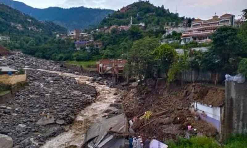 چترال:موسلادھار بارش اور سیلابی ریلوں سے تباہی،کئی گھر تباہ سوات: سیاحتی علاقے مدین اور بحرین سیلابی ریلوں کی نذر