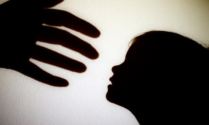 کراچی: کم سن بچی کو زیادتی کے بعد سر پر بھاری چیز مار کر قتل کیا گیا، میڈیکل رپورٹ