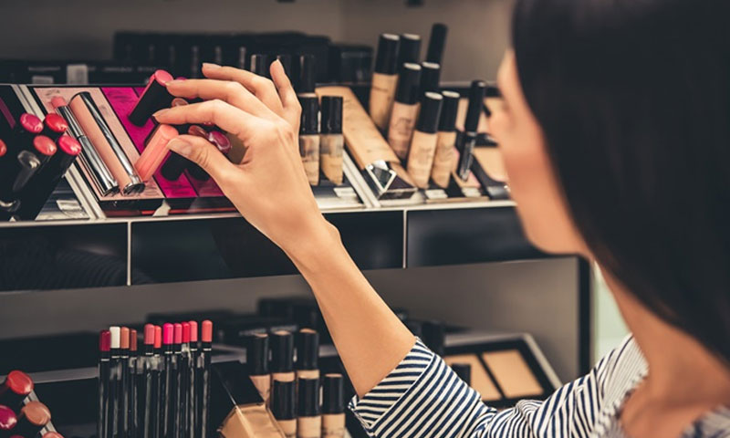 جعلی کاسمیٹک مصنوعات کیخلاف کارروائی کے فیصلے پر خواتین بھی خوش