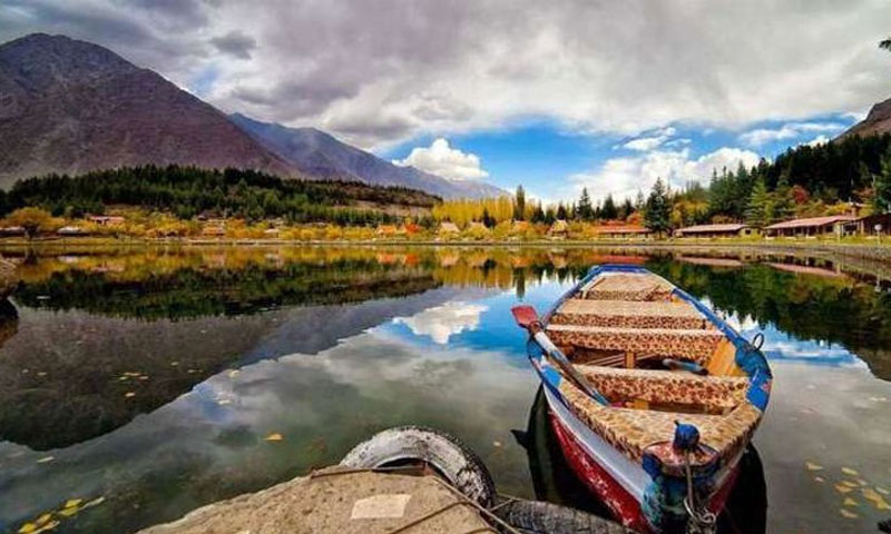 کہنے کیلئے بہت کچھ ہے، لیکن زمین اور اس کے لوگوں کی تعریف یہاں یہاں رہ کر ہی کی جا سکتی ہے