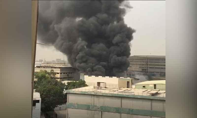 کراچی: سائٹ ایریا کی رنگ ساز فیکٹری میں آگ لگ گئی