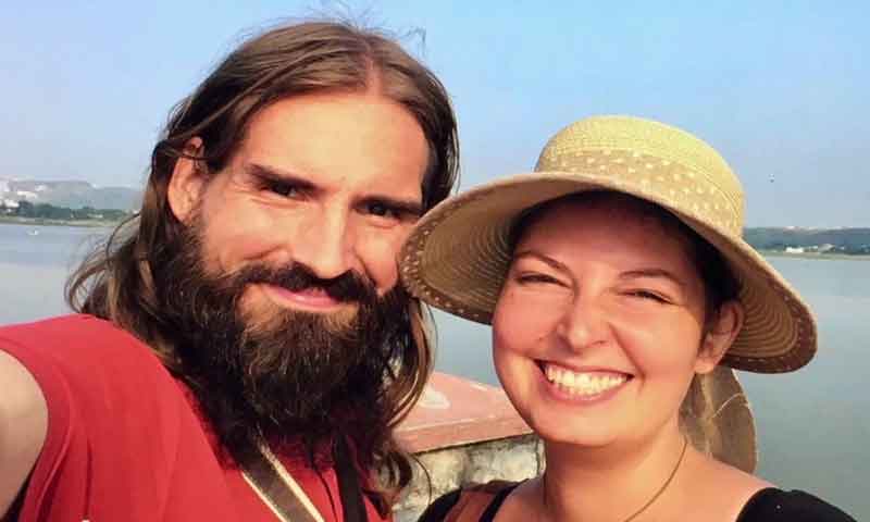 کار پر دنیا کی سیر کو نکلے جرمن سیاح جوڑے کی لاہور آمد