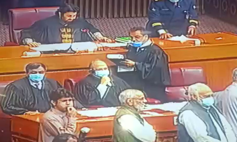 قومی اسمبلی میں اپوزیشن ارکان کی ہنگامہ آرائی، ایجنڈے کی کاپیاں پھاڑ دیں