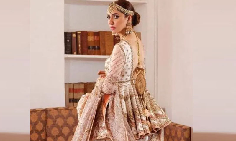 سفید جوڑے میں دلہن بنی ماہرہ کے نئے فوٹو شوٹ نے سوشل میڈیا پر دھوم مچا دی