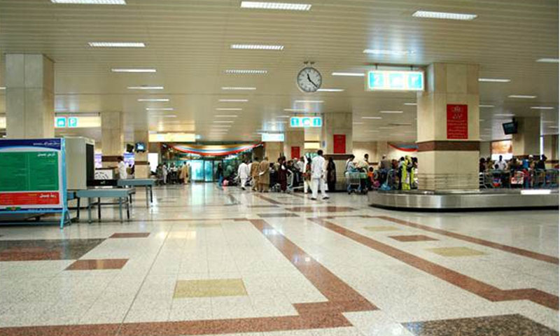 دبئی سے بے دخل کیے جانے والے پاکستانیوں کو لاہور ائیرپورٹ پر روکدیا گیا