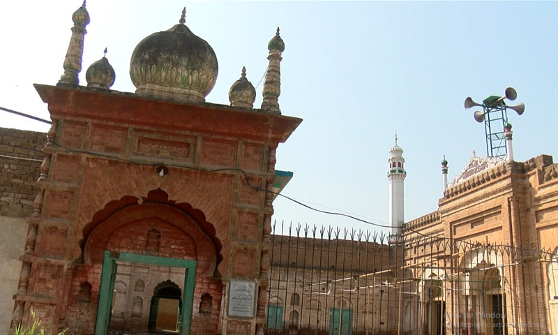 اینٹیں بنانے میں سوم، ریت اور چونے کا استمعال کیا گیا ہے