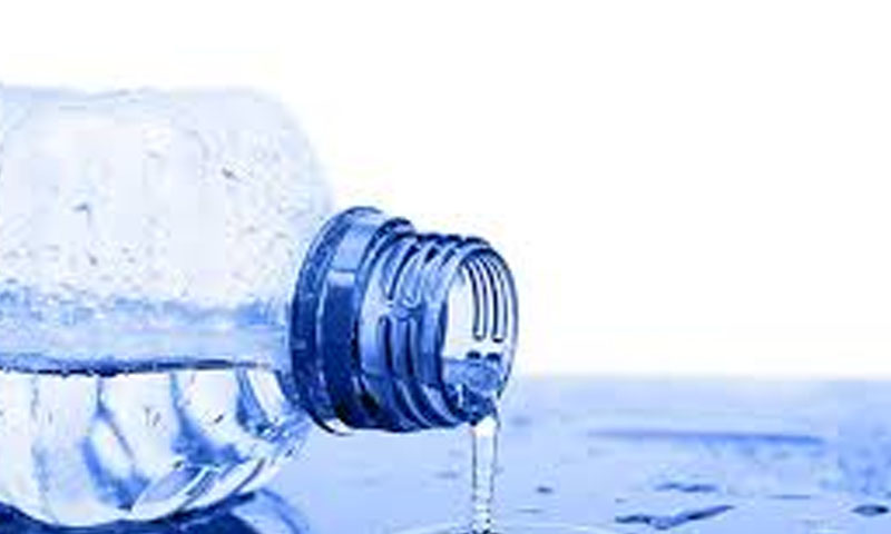 کراچی: غیر معیاری پانی فروخت کرنے والوں کے خلاف کریک ڈاؤن کراچی: غیر معیاری پانی فروخت کرنے والوں کے خلاف کریک ڈاؤن