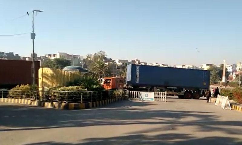 ملتان میں پی ڈی ایم کا جلسہ، اسٹیڈیم کےباہر کنٹینرز لگادیئے گئے