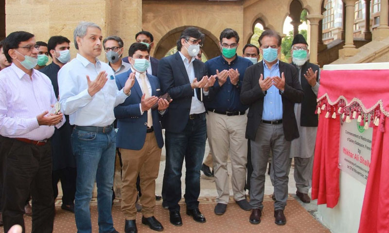کمشنر کراچی نے فرئیرہال اور گیلری صادقین کی بحالی اور تزئین کیلئے تختی کی نقاب کشائی