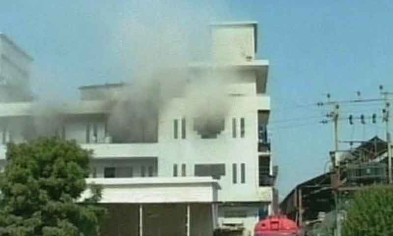 کراچی: گھر میں آتشزدگی سے 3 افراد جاں بحق 