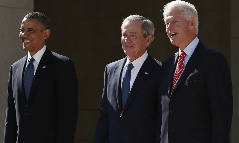 کورونا ویکسین: سابق امریکی صدور کیمرے کے سامنے خوراک لینے پہ تیار