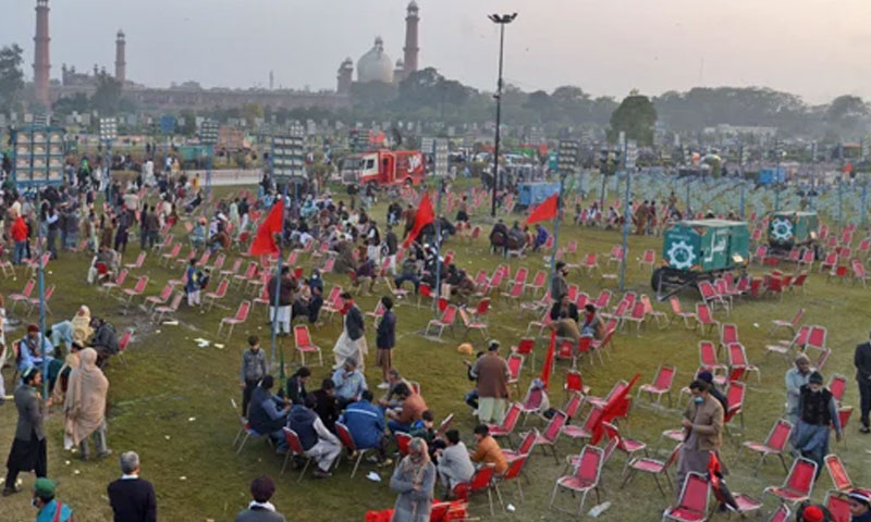 لاہور: پی ڈی ایم کے جلسے میں چوروں کی لوٹ مار