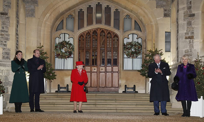 ریل گاڑی کا سفر اختتام پذیر: ملکہ برطانیہ نے شاہی جوڑے کا استقبال کیا