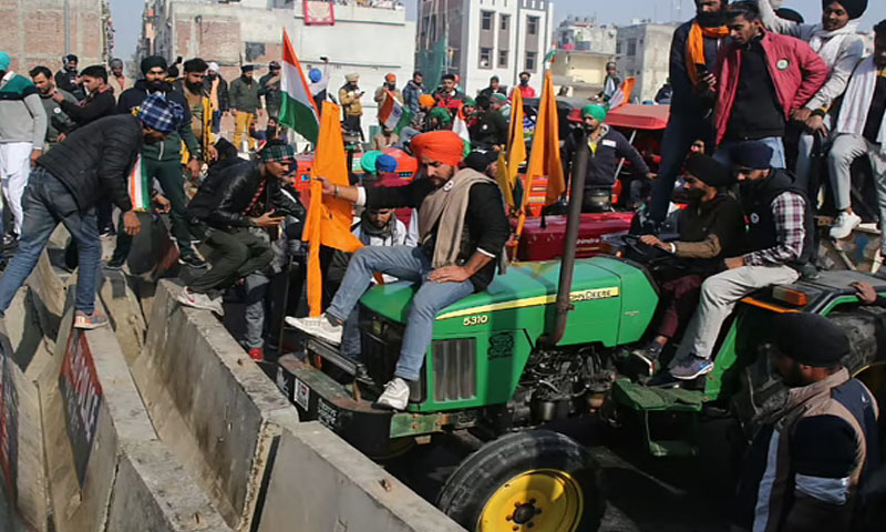 بھارت: دہلی میں تشدد و ہنگامے، پنجاب و ہریانہ میں ہائی الرٹ