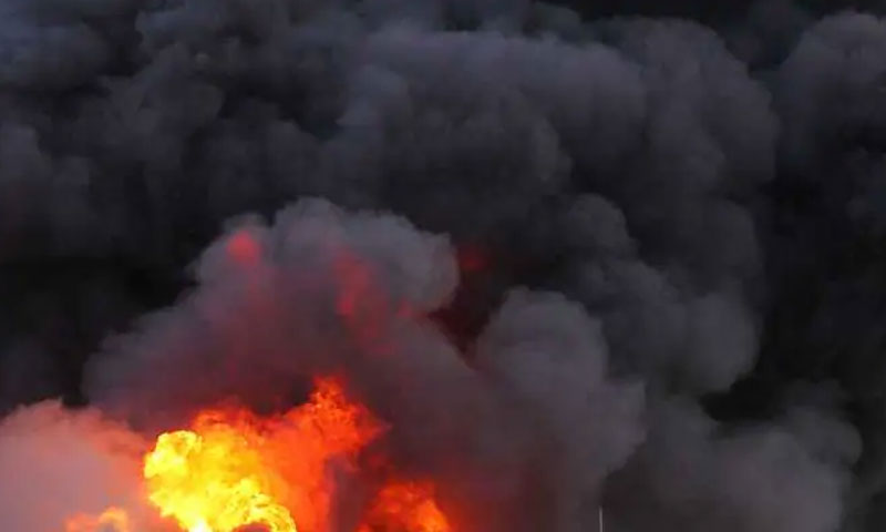 ابتدائی رپورٹ کے مطابق جائے حادثہ پر کھڑی گاڑی میں بارودی مواد موجود تھا