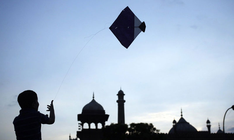 لاہور: پتنگ کا خونی کھیل رات کو بھی جاری، بچہ جاں بحق