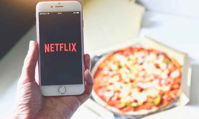 فلمیں دیکھیں، پیزا کھائیں اور 500 ڈالر کمائیں