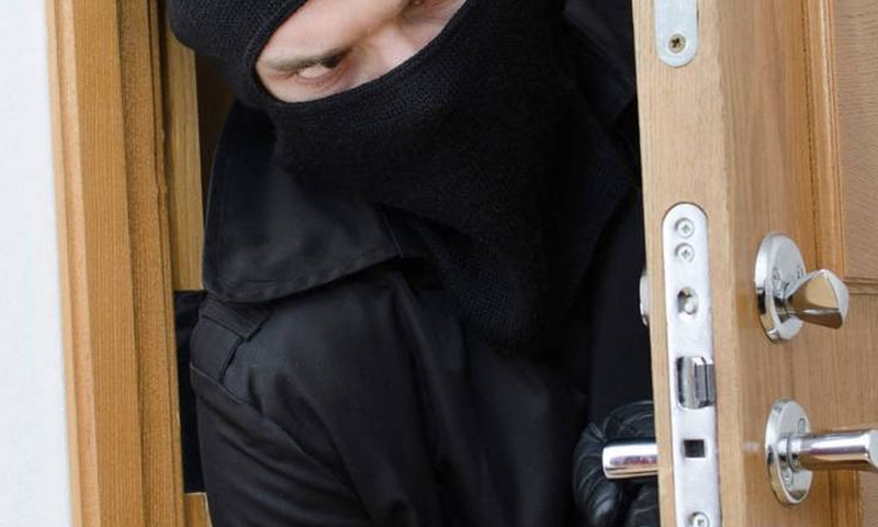 دبئی: برقع پہن کر چوری کرنے والا شخص گرفتار