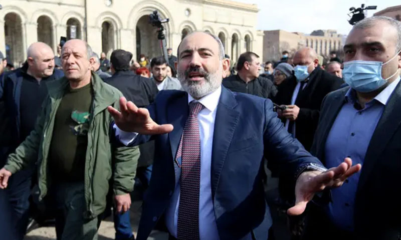 آرمینیا: مارشل لا کا خطرہ، وزیراعظم نے فوج کے سربراہ کو برطرف کردیا