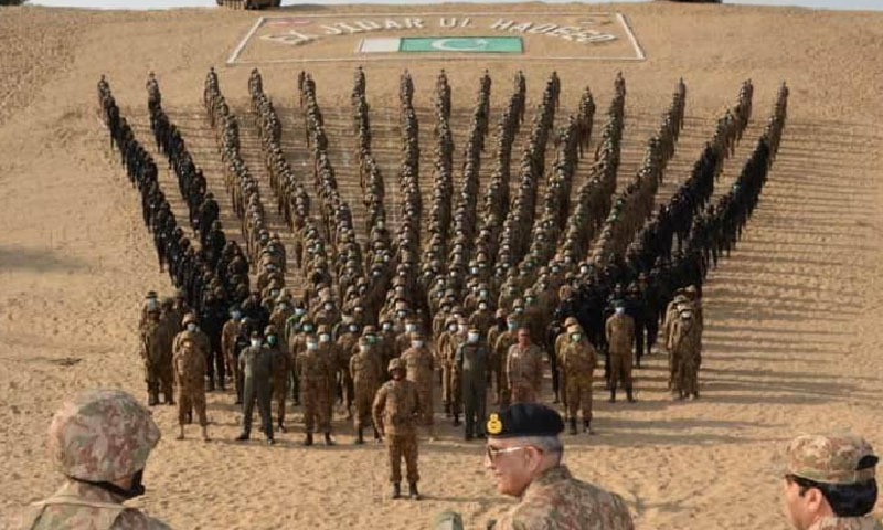 آرمی چیف کا تھر میں تربیتی مشقوں کا جائزہ، معیار کی تعریف آرمی چیف کا تھر میں تربیتی مشقوں کا جائزہ، معیار کی تعریف