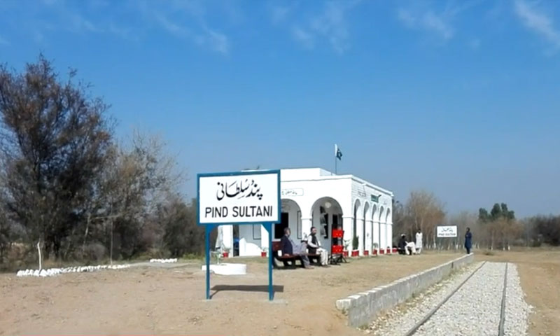 اٹک: نوجوان نے ریلوے اسٹیشن نما بیٹھک بنا کر حیران کر دیا