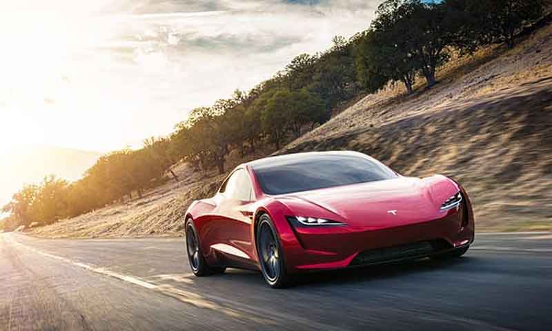 ایلون مسک نے کار اڑانے کی اٹھان لی