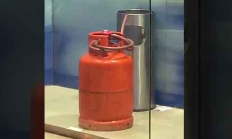 اے ٹی ایم روم میں سلنڈر رکھنے والا گرفتار