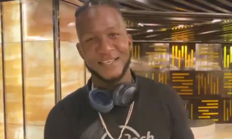 پی ایس ایل، ڈیرن سیمی کراچی پہنچ گئے