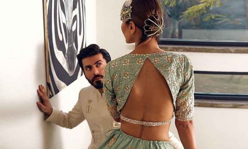 فواد خان کس کو دیکھ رہے ہیں؟