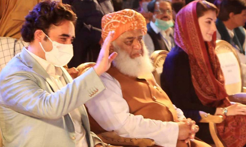 اسمبلیوں سے استعفے، فیصلہ آج متوقع