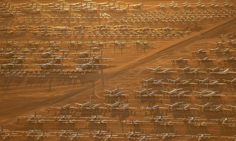 کورونا کے باعث سینکڑوں طیارے ناکارہ ہونے لگے کورونا کے باعث نجی طیاروں پر دھول جمنے لگی