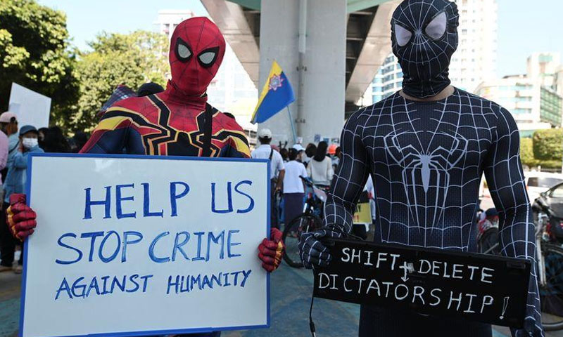 "اسپائیڈر مین" فوجی بغاوت کے خلاف میدان میں آگئے