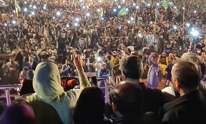 نوشہرہ: پی ڈی ایم کے جلسے میں بھگدڑ، بچوں سمیت درجنوں افراد زخمی