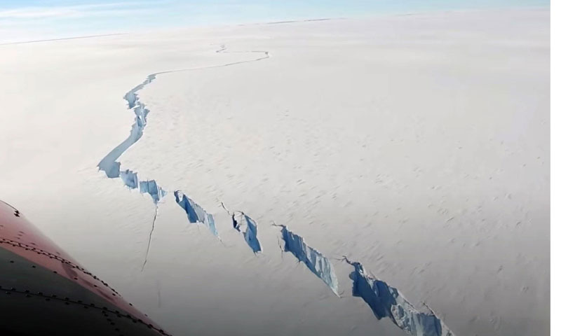 سٹی آف لندن کے سائز جتنا آئس برگ ٹوٹ کر علیحدہ